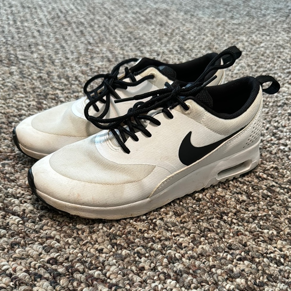 Nike Women’s Black & White AirMax Thea